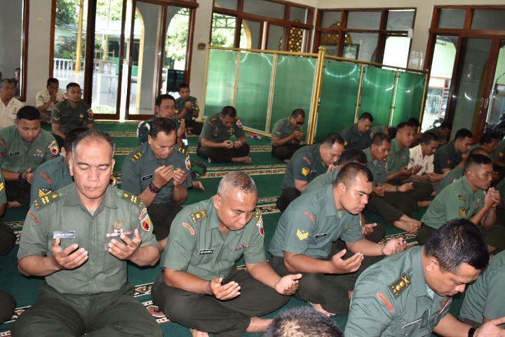 Helikopter Milik TNI-AD Jatuh, Korem 081/DSJ Gelar Doa Bersama