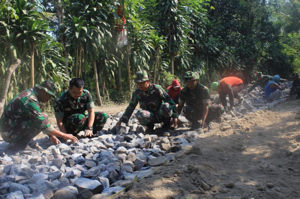 Dandim Blitar akses Jalan sangat di butuhkankan oleh Masyarakat
