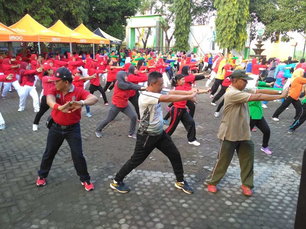 Galang Kebersamaan Danramil 0810/07 Patianrowo Senam Bareng bersama Muspika