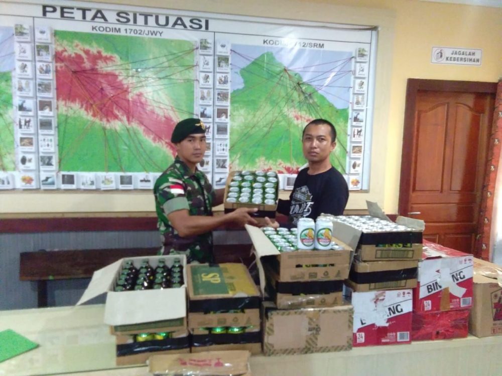 463 Botol Miras Illegal Di Serahkan Satgas Pamtas Yonif Pr 328/Dgh Serahkan Ke Kolakopsrem 172/Pwy