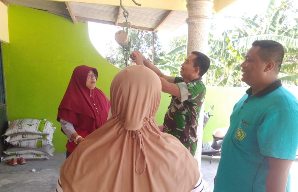 Dukung Kesehatan Ibu Dan Anak, Babinsa Kodim Madiun Dampingi Kegiatan Posyandu