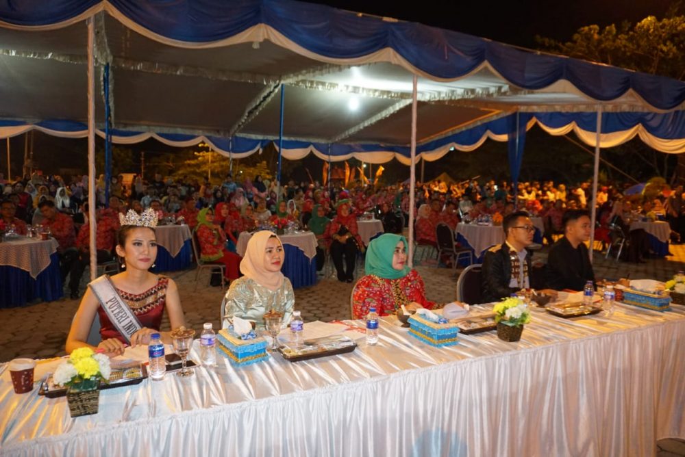 Malam Grand Final Muli Mekhanai Ketua Tim Penggerak PKK Lamsel Jadi Juri