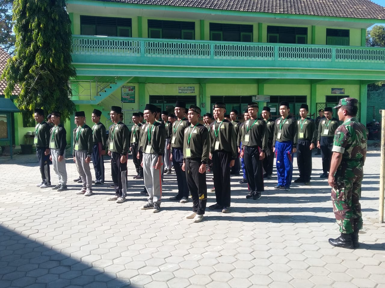 Tanamkan Kedisiplinan, Anggota Koramil Kauman  Latih Pbb Anggota BANSER