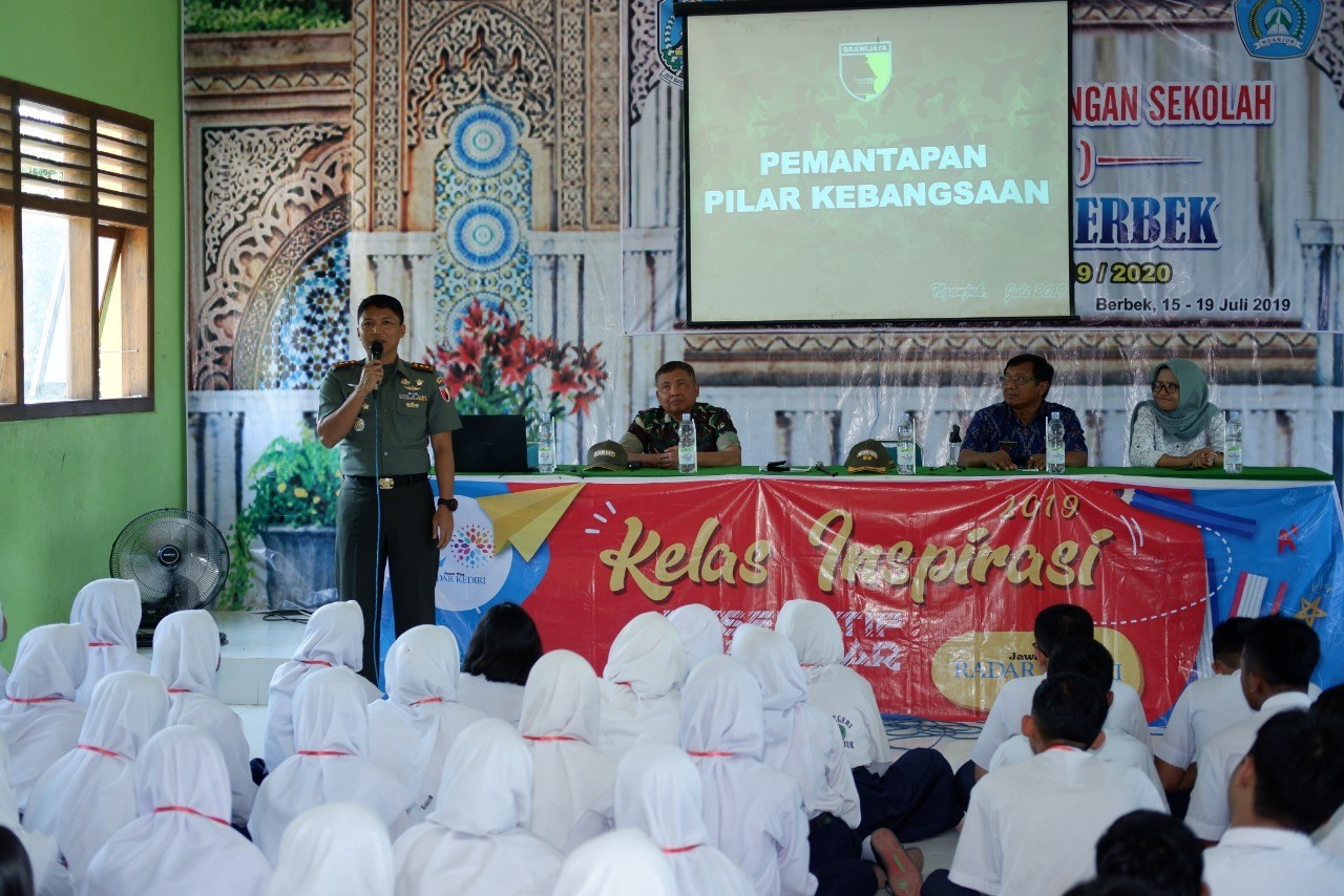 Dandim Nganjuk Memotifasi Kelas Inspirasi MPLS SMAN 1 Berbek