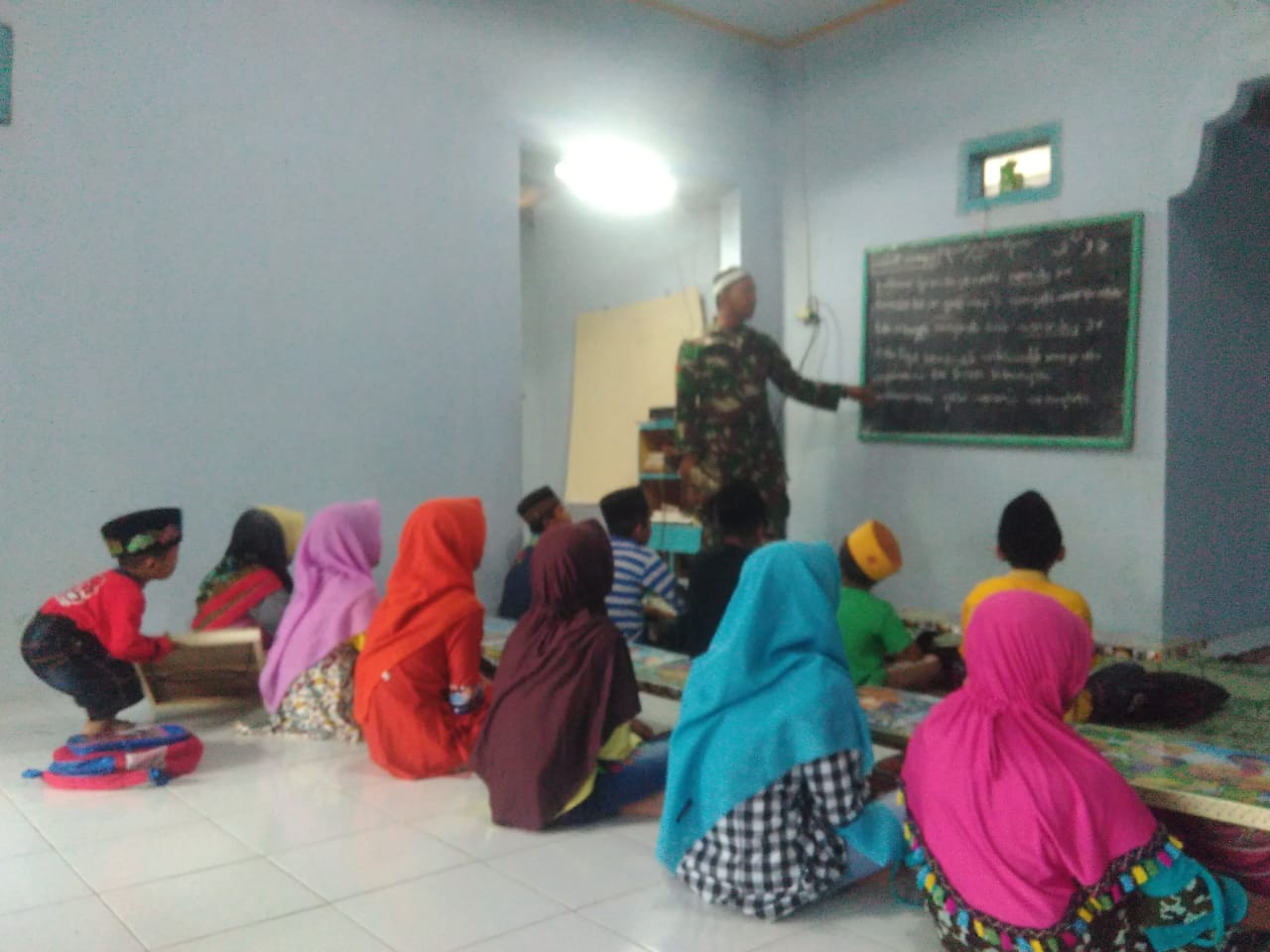 Selain Membangun, Satgas TMMD Trenggalek Juga Ajak Anak-anak Belajar Mengaji