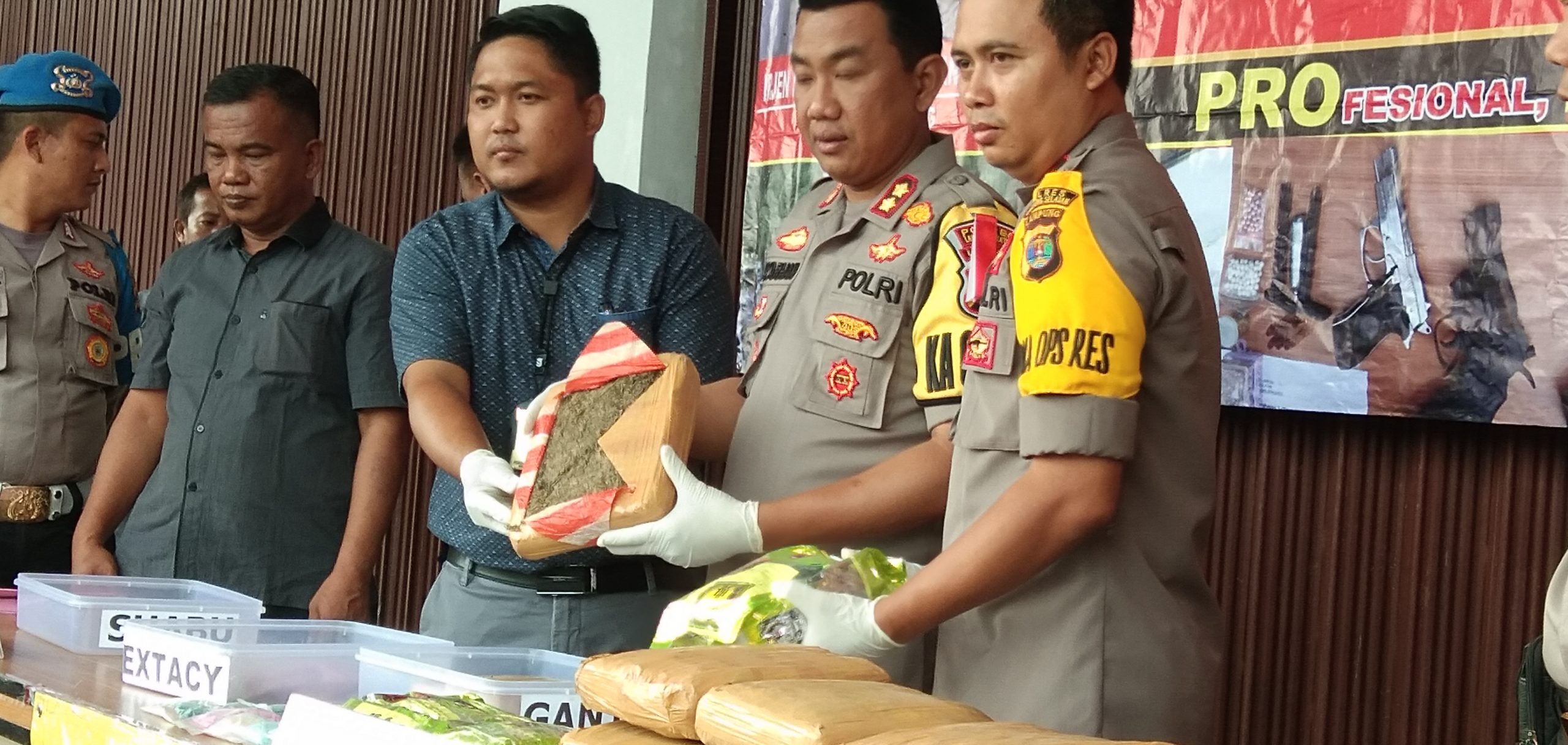 Polres Lamsel Amankan Tersangka  Dan 5 Kg Sabu