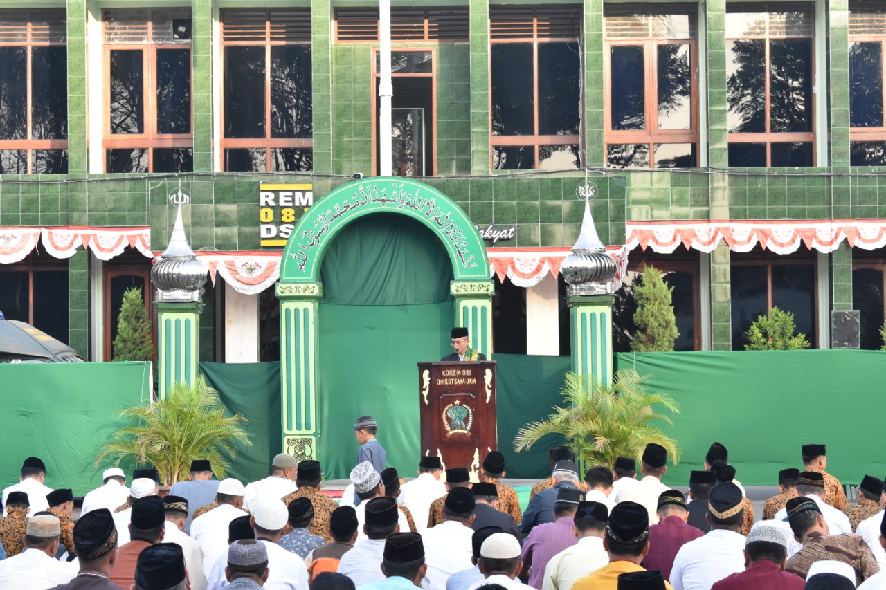 Korem 081/DSJ Gelar Sholat Idul Adha 1440 H