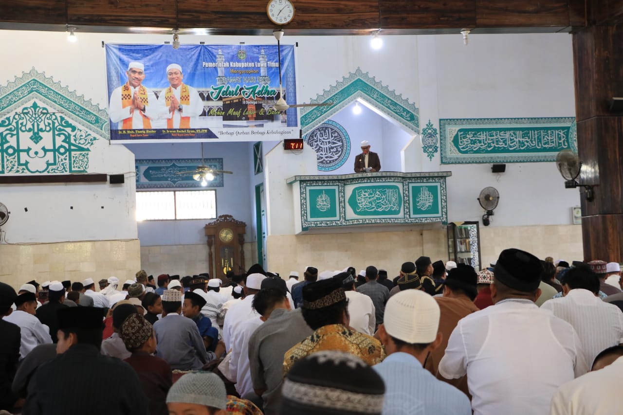 Bupati – Wabup Lutim Sholat Idul Adha Bersama Di Masjid Agung Malili