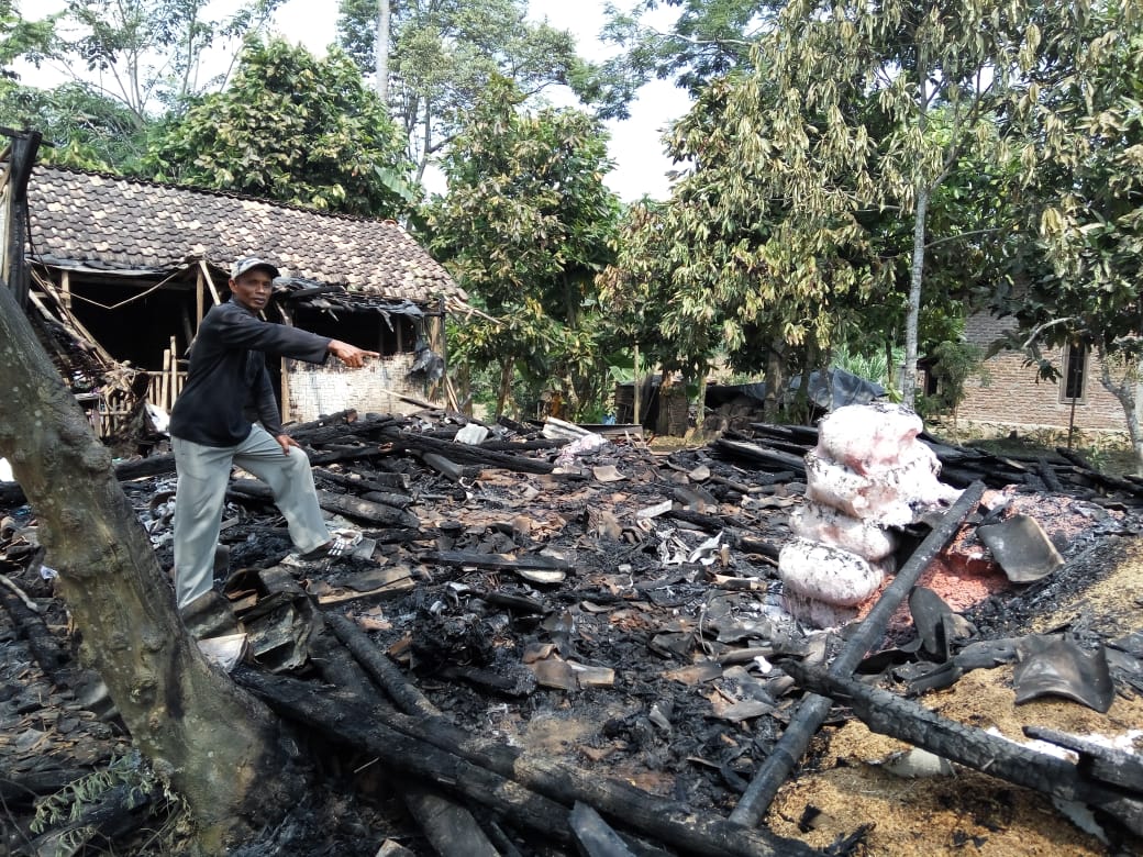 Gudang Padi Milik Warga Candipuro Ludes Jadi Debu