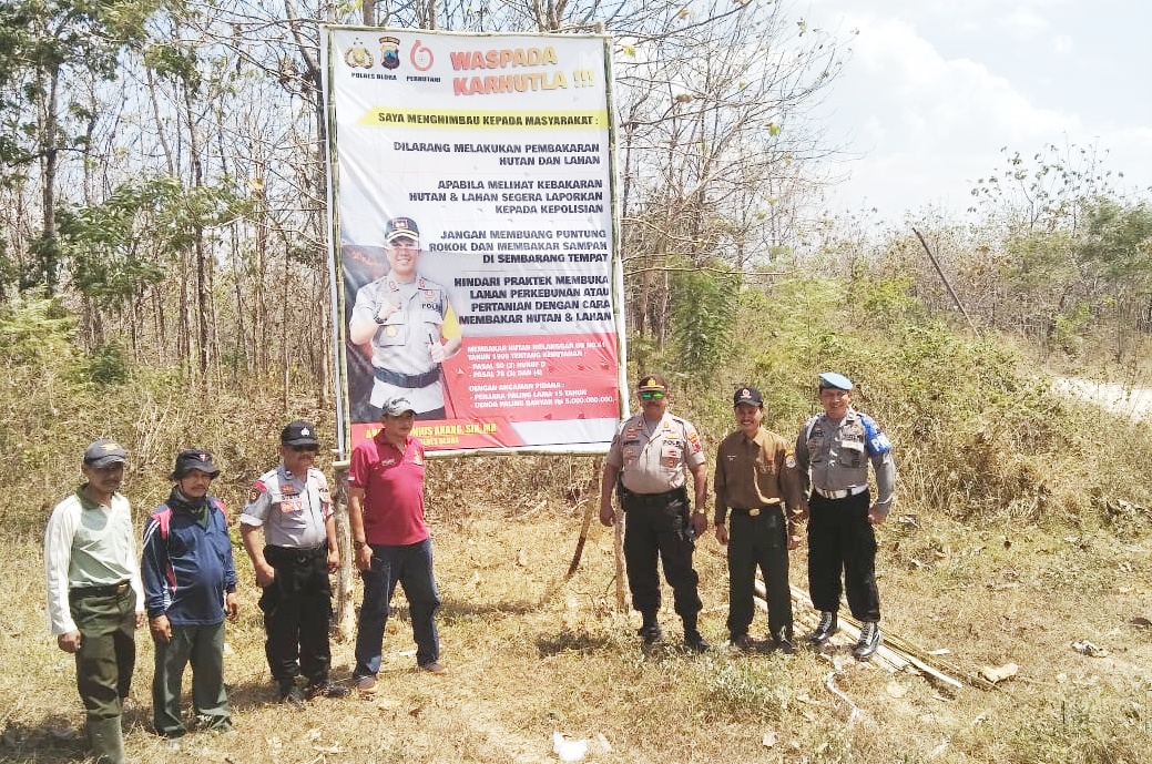 Antisipasi Karhutla, Polisi Blora Bersama Perhutani Blusukan Hutan.