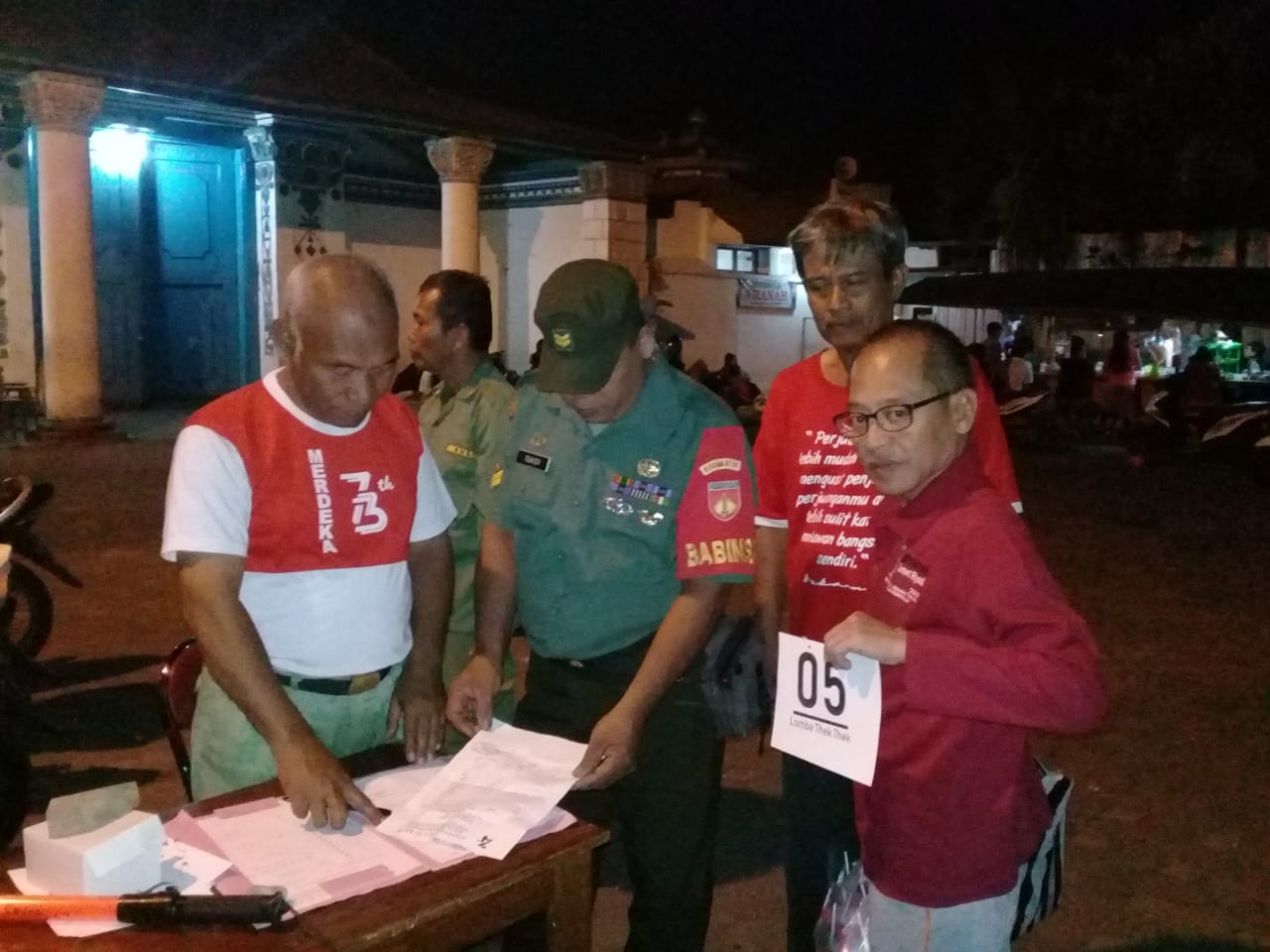 Budaya Thek-Thek Turut Semarakkan HUT RI Ke-74 Kelurahan Baluwarti