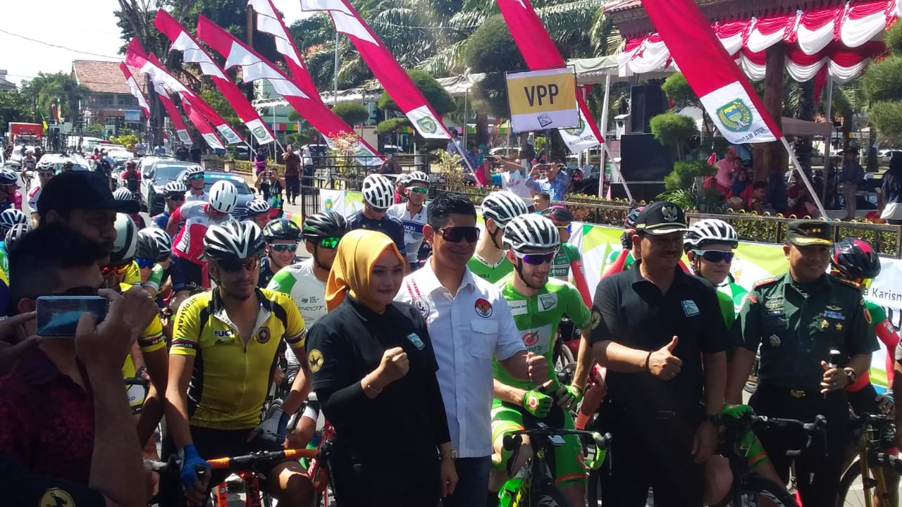 Dandim 0803/Madiun Dampingi Walikota Lepas Pembalap Sepeda Tour De Indonesia 2019