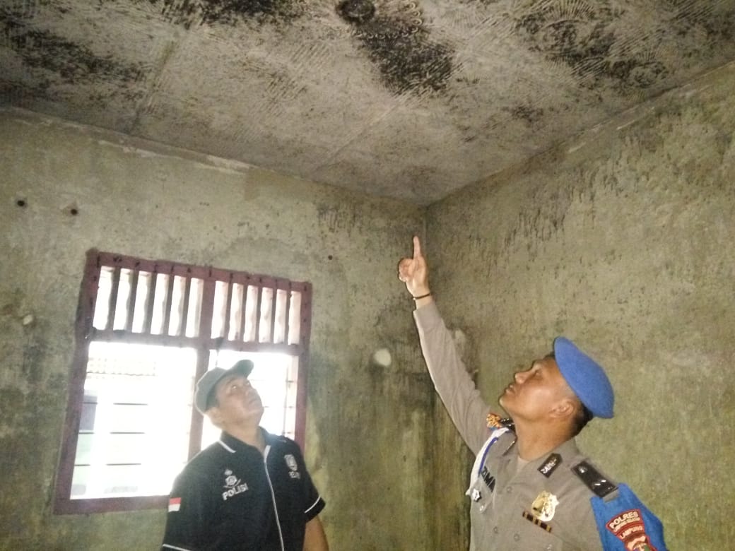 Diduga Konseleting Listetik Rumah Kades Nyaris Terbakar