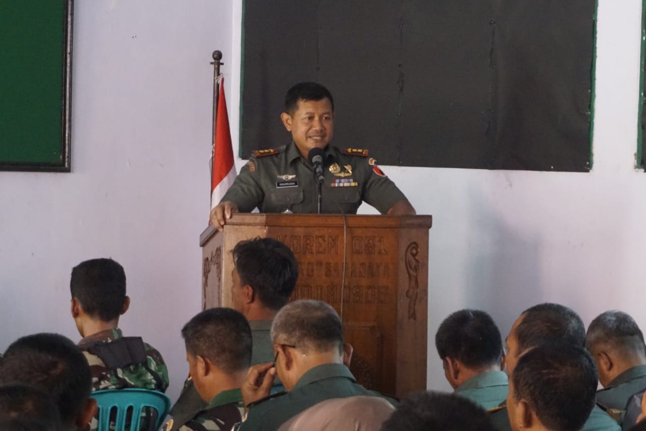 Seluruh Anggota Kodim 0805/Ngawi Menerima Jam Komandan