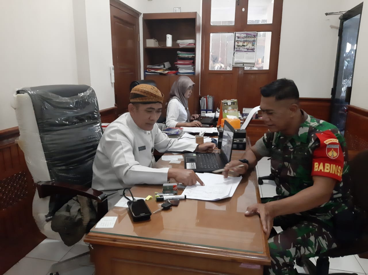 Pererat Tali Silaturahmi, Babinsa Kelurahan Jebres Gelar Komsos Di Kelurahan