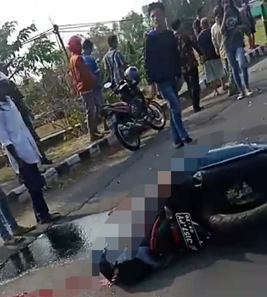 Diduga Hendak Nyalip Pengendara Sepeda Motor Tewas Di Tempat