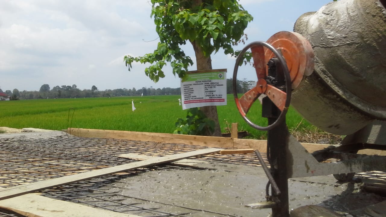 Manfaatkan Dana Desa untuk Bangun Jembatan dan Jalan Tani