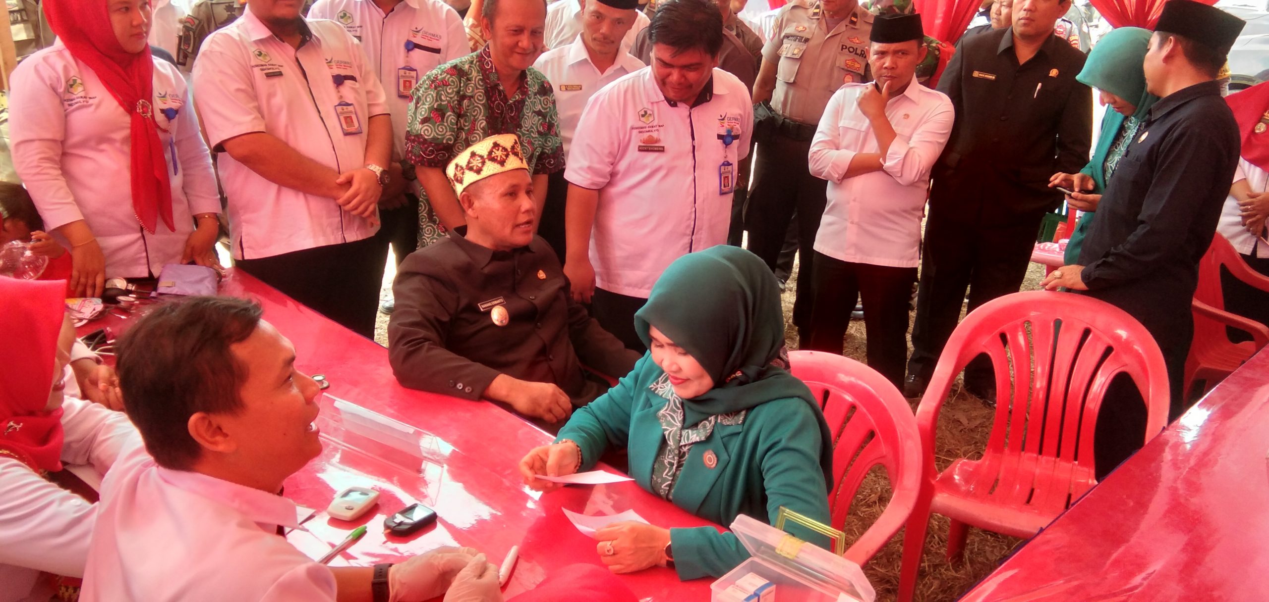 Plt Bupati Lamsel Kontrol Kesehatan Di Pos Pelayanan Pengobatan Gratis