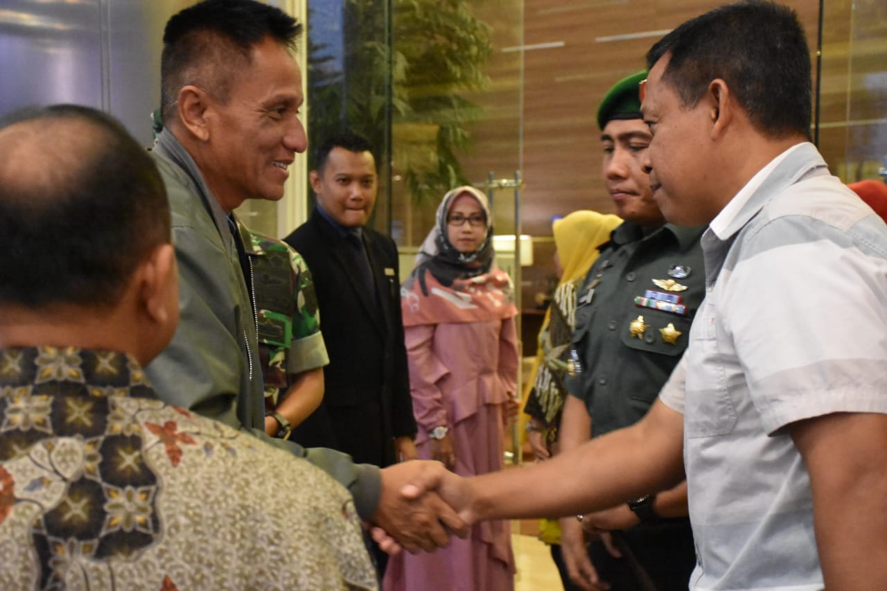 Dandim 0803/Madiun Mendampingi Danrem 081/DSJ Sambut Pangdam V/Brawijaya