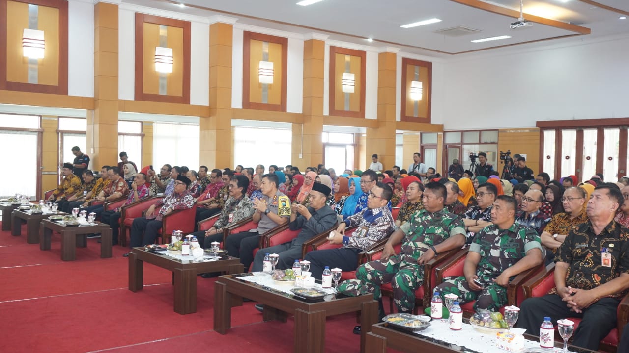 Kepala Staf Kodim 0808/Blitar Hadiri Pembukaan Road Show Bus KPK Di Kota Blitar