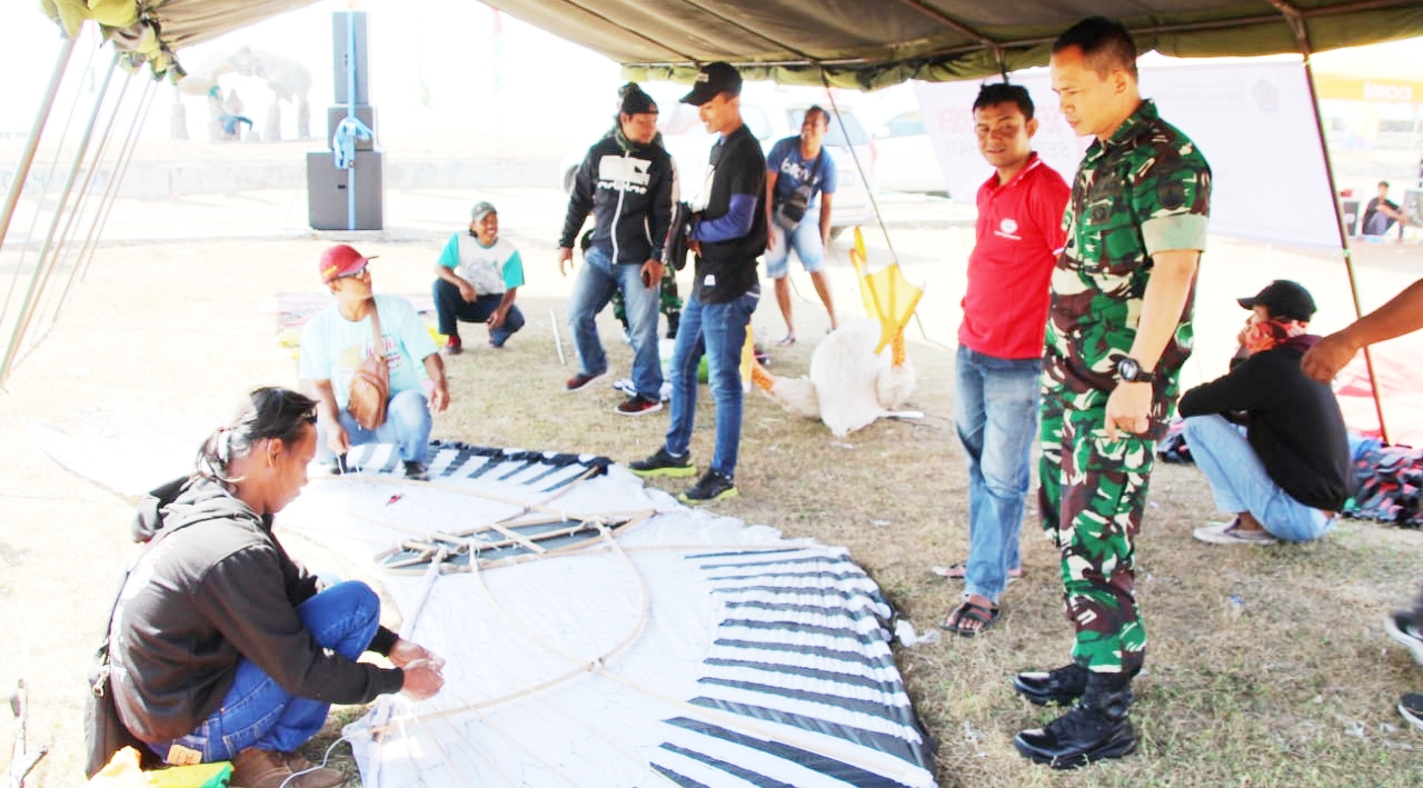 Sambut HUT TNI dan Kodam IV, Kodim Cilacap Gelar Komsos Kreatif Lomba Layang-layang
