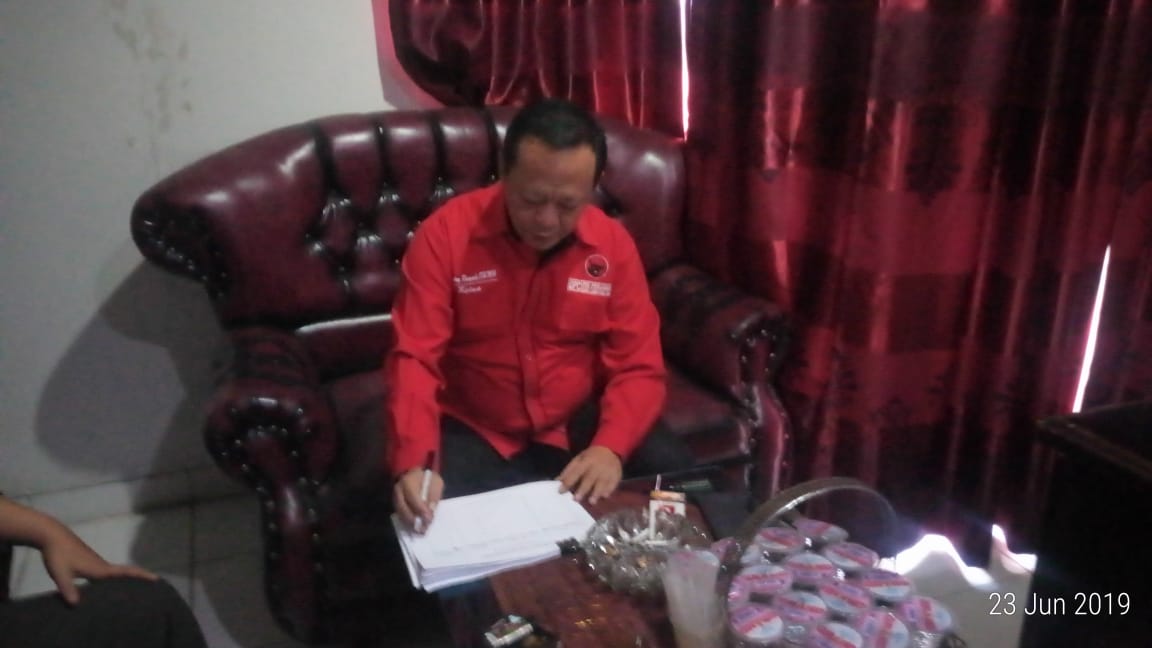 Hendry Disahkan Jadi Ketua DPRD Oleh DPP PDI-P