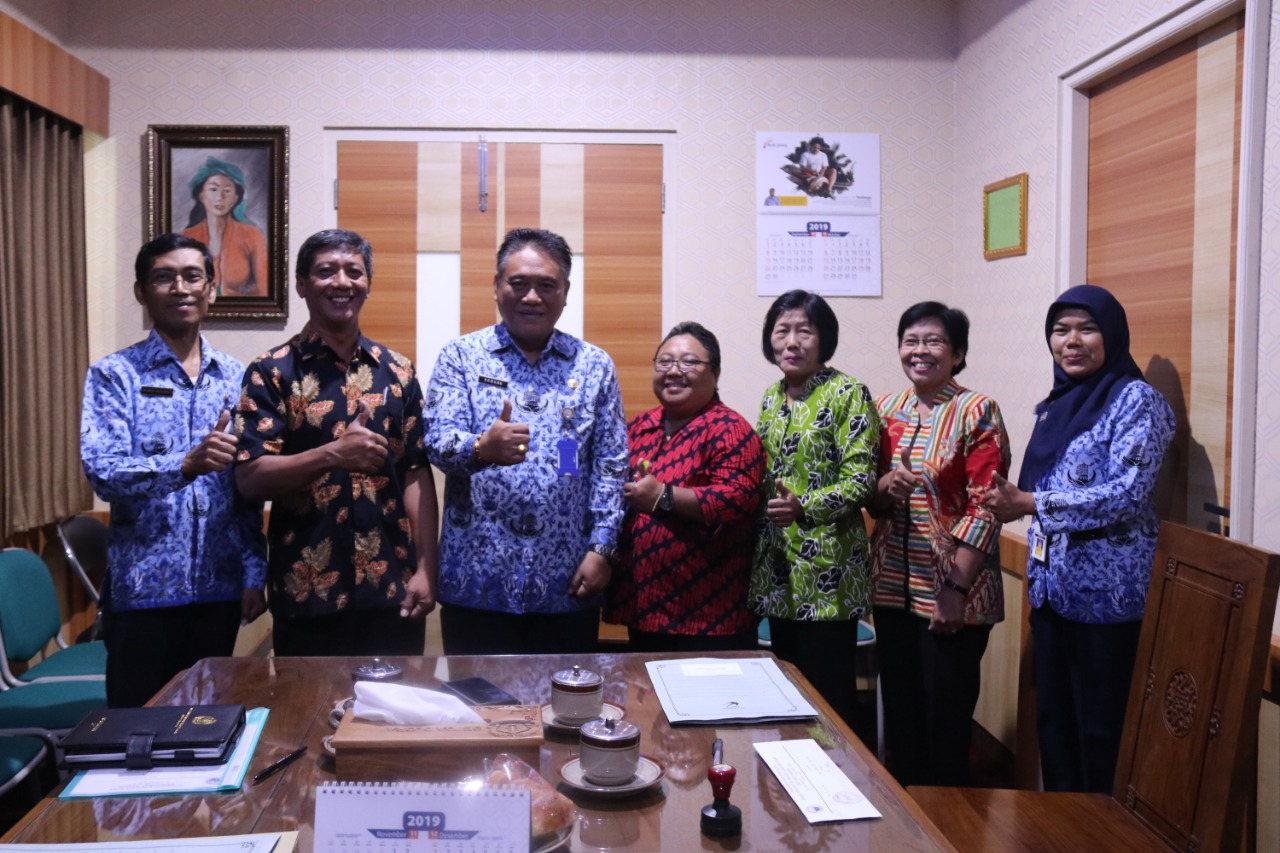 Tiga Sekolah Swasta Terima Hibah Barang Milik Daerah