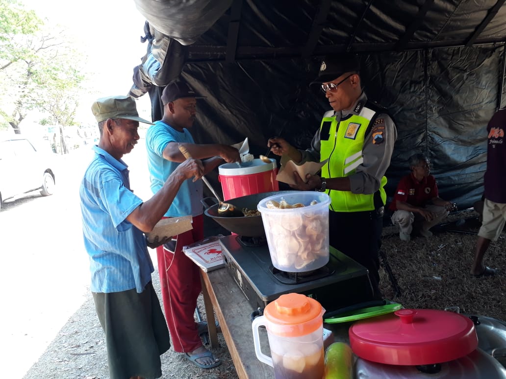 Bedah Rumah Mbah Midah Bhayangkari Blora Dirikan Dapur Umum.