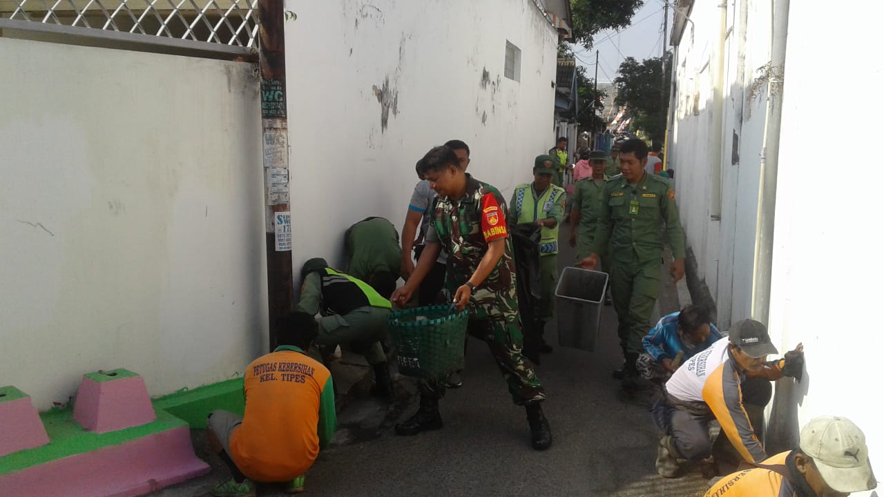 Aksi Campur Tangan Babinsa Dalam Menjaga Kebersihan Lingkungan