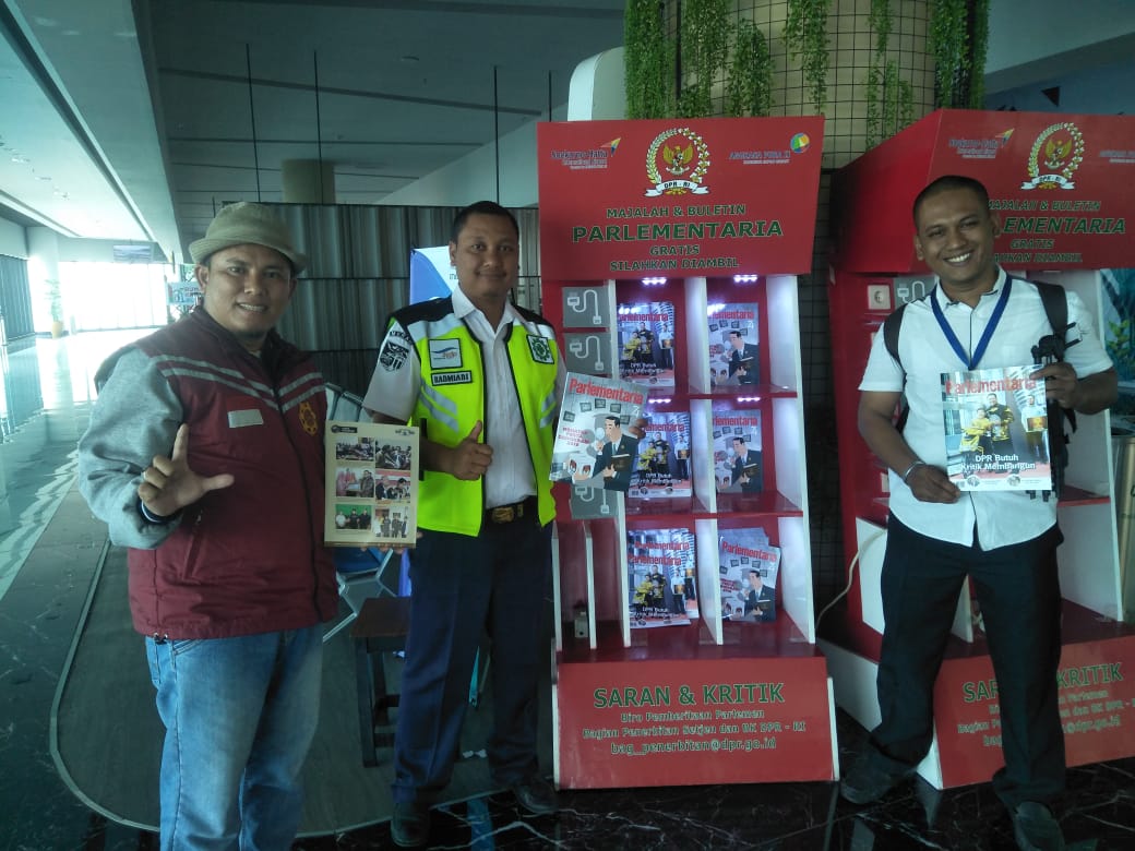 Sejumlah Literasi Di Lamsel Dapat Bantuan Berupa Buku Dan Rak Dari Sekertariat DPR RI Pusat