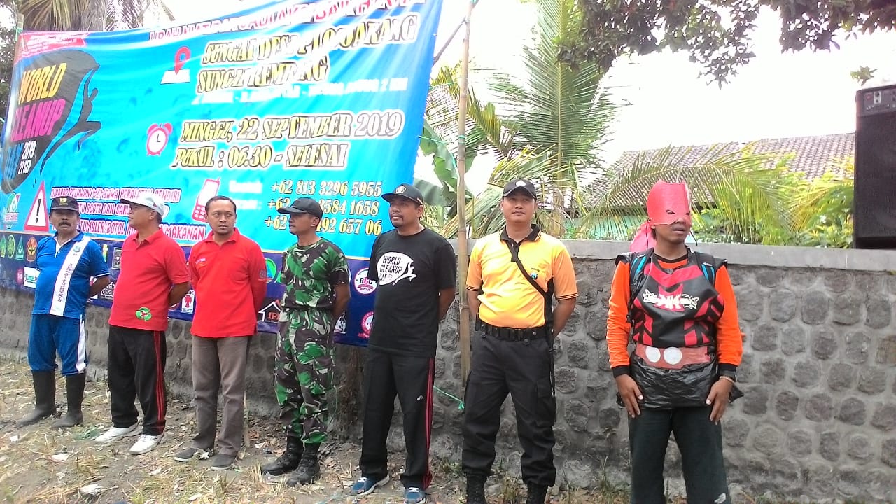 Anggota Koramil 0808/04 Sanankulon Berpartisipasi Mendukung Gerakan Karya Bhakti Massal Sampah Se-Dunia Word Cleanup Day