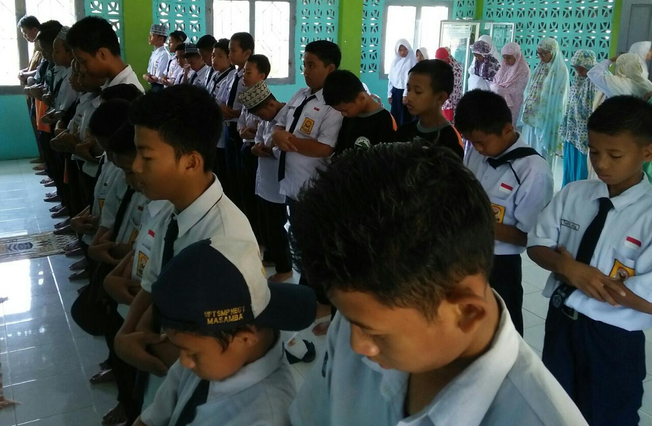 Pendidikan Karakter, Akhlak, Moral Melalui Sholat Berjamaah di SMPN 1 Masamba