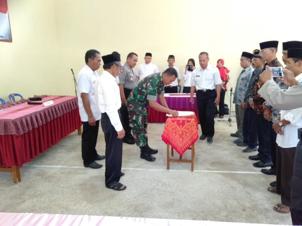 Hadiri Deklarasi Damai Pilkades Desa Bolo, Danramil Kare Himbau Jaga Kamtibmas