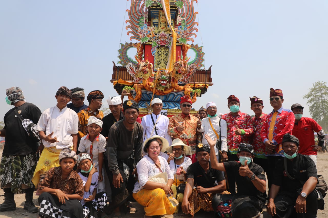 Nanang Hadiri Ngaben Masal Di Ketapang