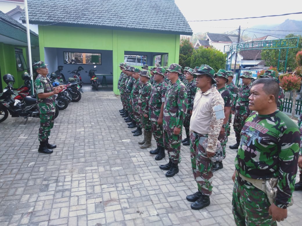 Ambil Apel Pagi, Danramil  Sooko Arahkan Anggota Jalin Komsos Dengan Masyarakat Lokasi TMMD ke-106