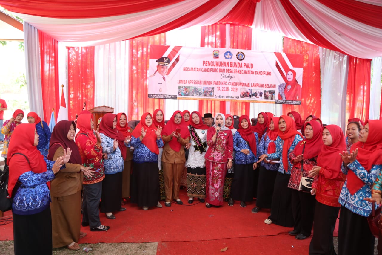 Hj. Winarni Kukuhkan Bunda PAUD Kecamatan dan Desa Di Dua Kecematan