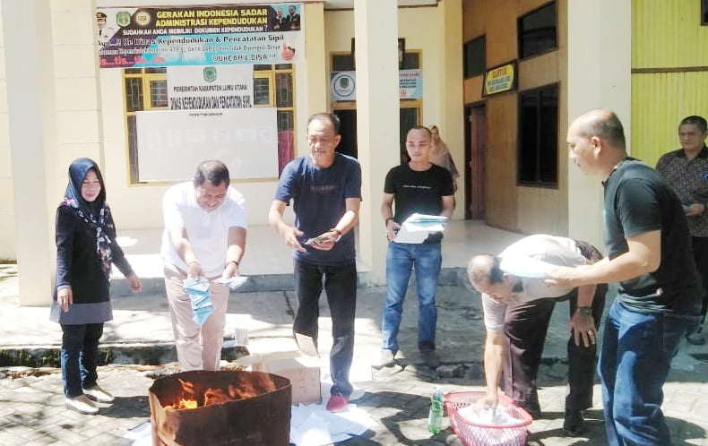 Disdukcapil Lutra Musnakan 623 Keping e- KTP