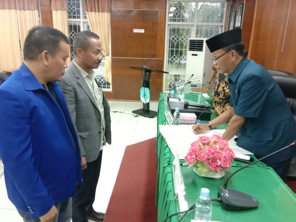 Basir Ditetapkan Pimpinan DPRD Lutra Defenitif 2019-2024 Pada Paripurna