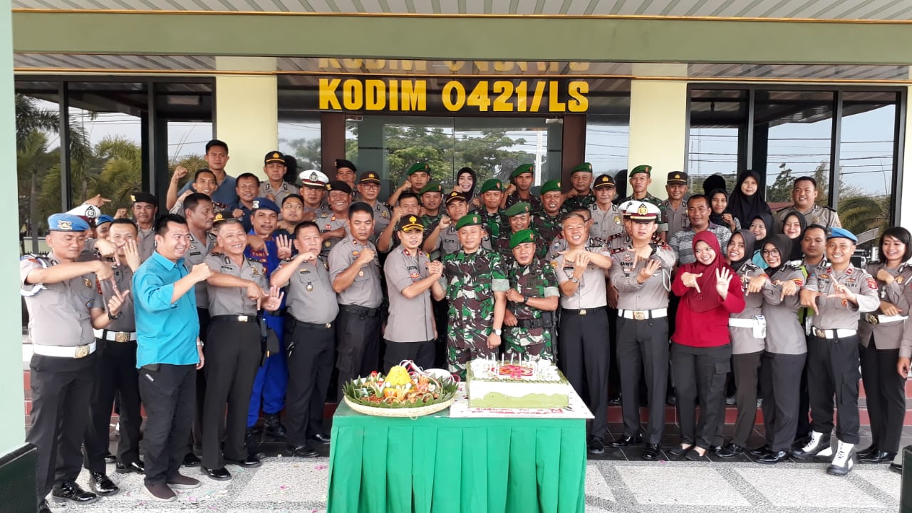 Di HUT TNI Ke 74 Polres Lamsel Berikan Kejutan  Kodim 0421/LS