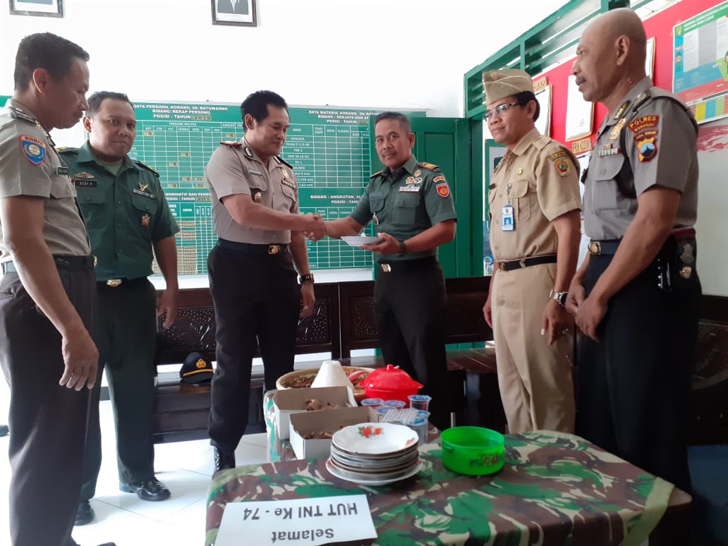 Dihari Jadi TNI Ke-74,Koramil Jajaran Kodim 0728/Wng Dapat Kejutan