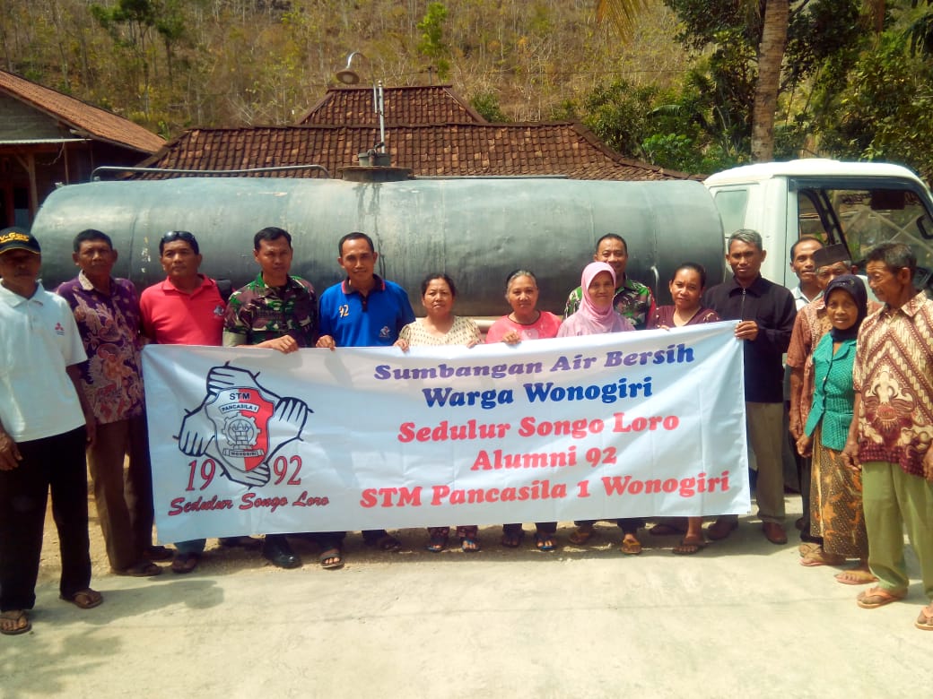 Kemarau Panjang, Babinsa Petirsari Bantu Droping Air Bersih ke Warga