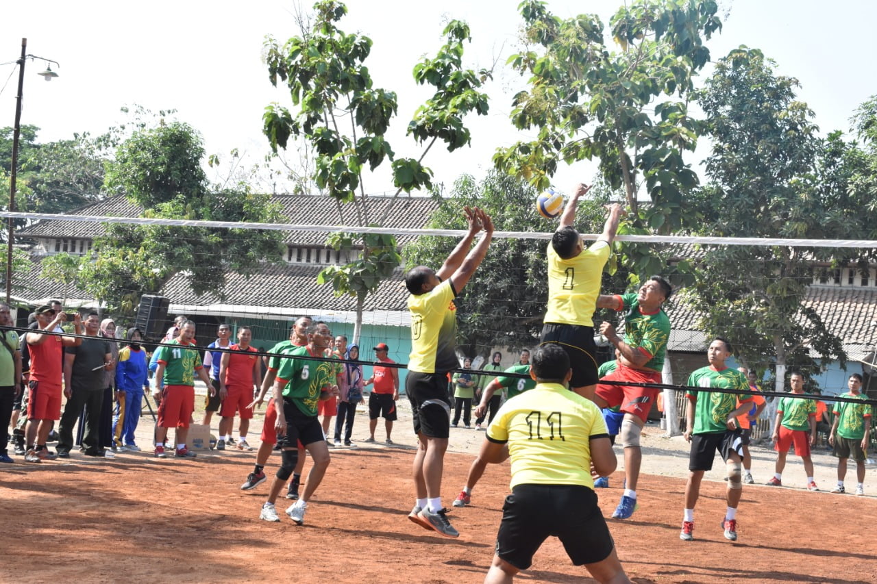 Korem 081/DSJ Gelar Turnamen Voli HUT TNI Ke-74, Ini Dia Para Juaranya