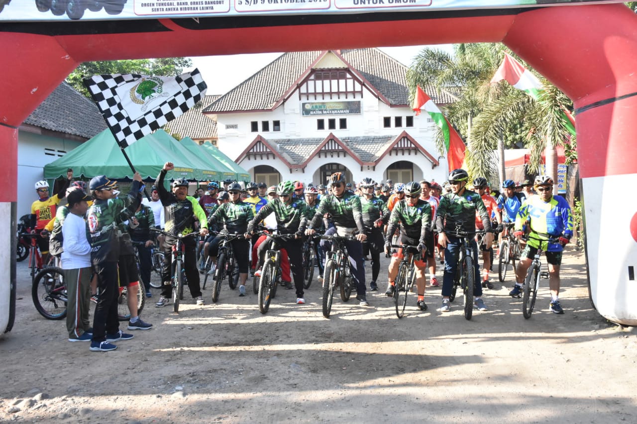 Dandim Madiun Semangat Gowes Bareng Dalam Rangka Peringatan HUT TNI Ke 74