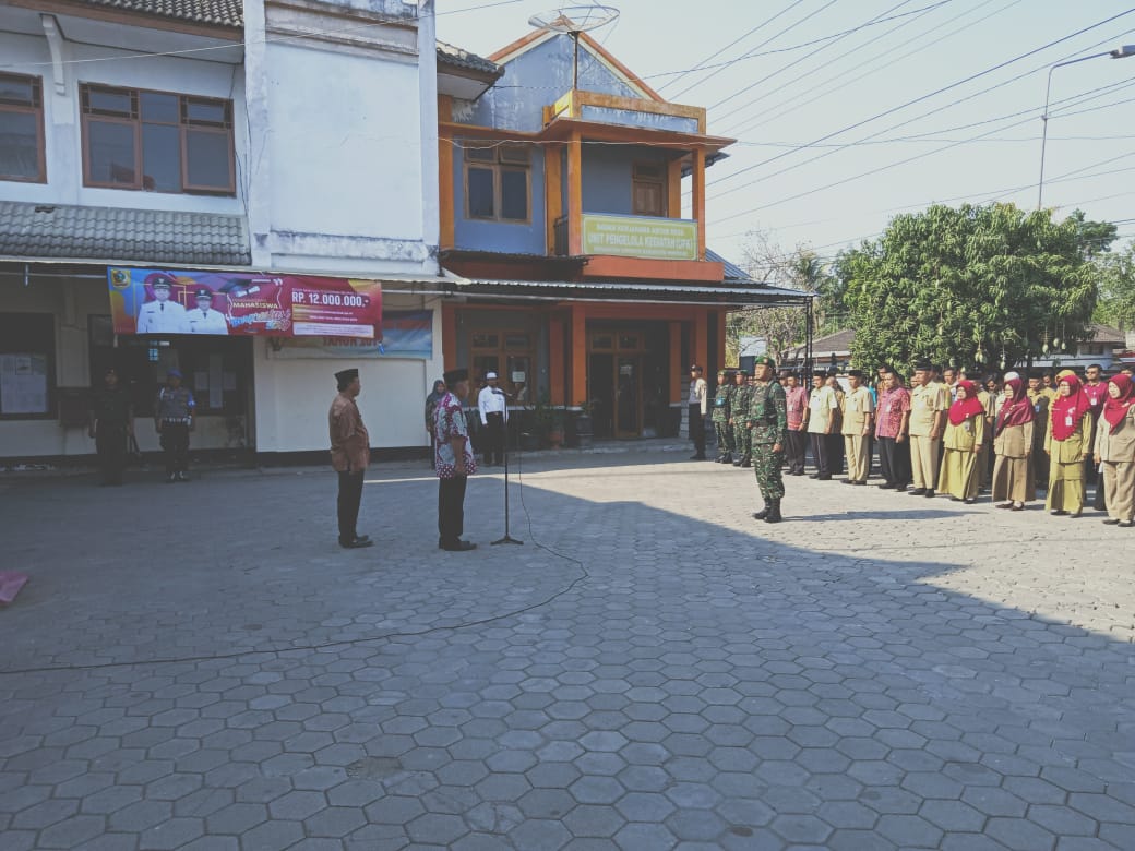 Serka Ratno Jabat Dan Up Pada Upacara Peringatan Hari Santri Tahun 2019 Kecamatan Giriwoyo