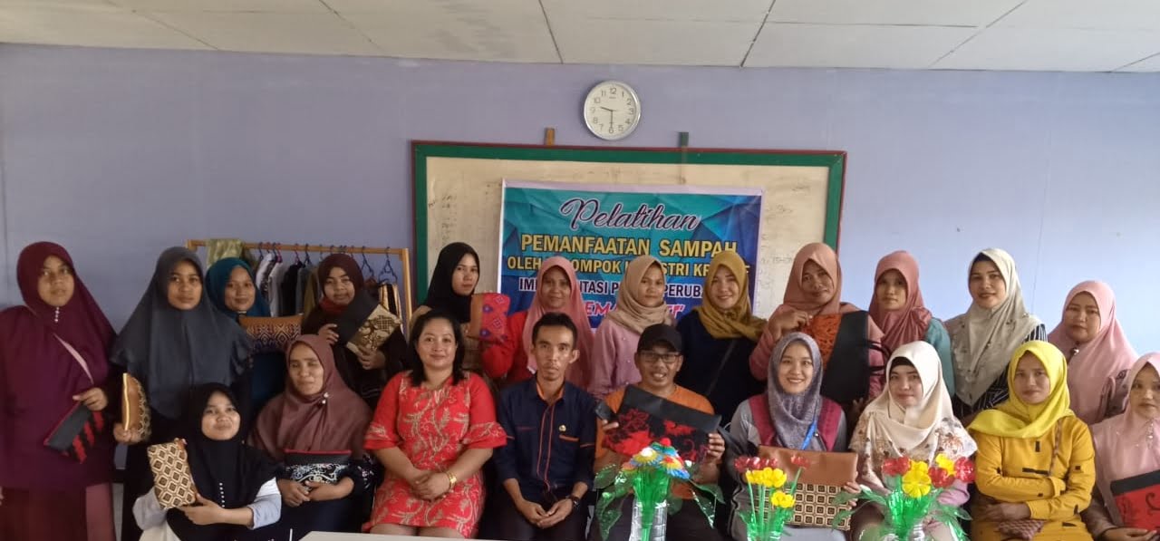 17 Warga Dilatih Manfaatkan Sampah Yang Bernilai Tambah Ekonomi