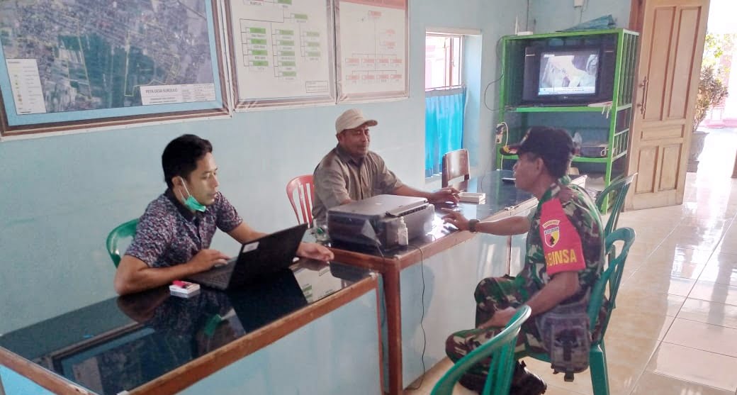 Babinsa Sukolilo Bersinergi Dengan Perangkat Desa, Dorong Warga Lengkapi Data Administrasi