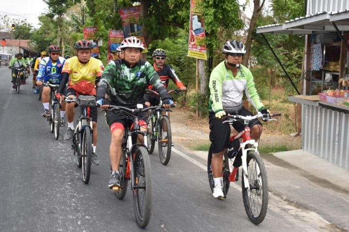 Gowes Bareng, Danrem 081/DSJ Singgah di P.G. Kanigoro