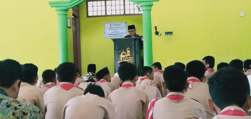 Ini Yang Disampaikan Danramil 13/Pracimantoro Saat Menjadi Khotib Shalat Jum’at
