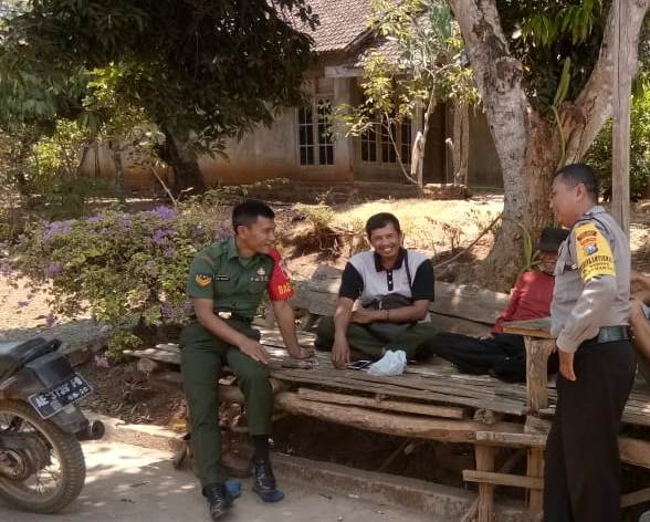 Bukti Kedekatan, Babinsa Winong Gelar Komsos Dengan Warga