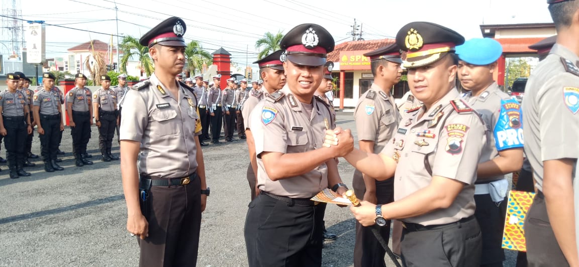 Kapolres Blora Pimpin Upacara Kenaikan Pangkat Pengabdian dan Penghargaan Anggota Berprestasi.